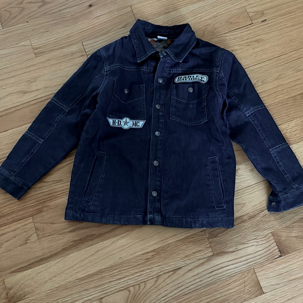 Harley-Davidson little boys blue denim jacket. 😊Gently used little boys size 6.